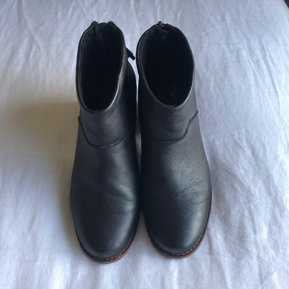 TOMS Women’s Black Leather Leila Booties, Size 6